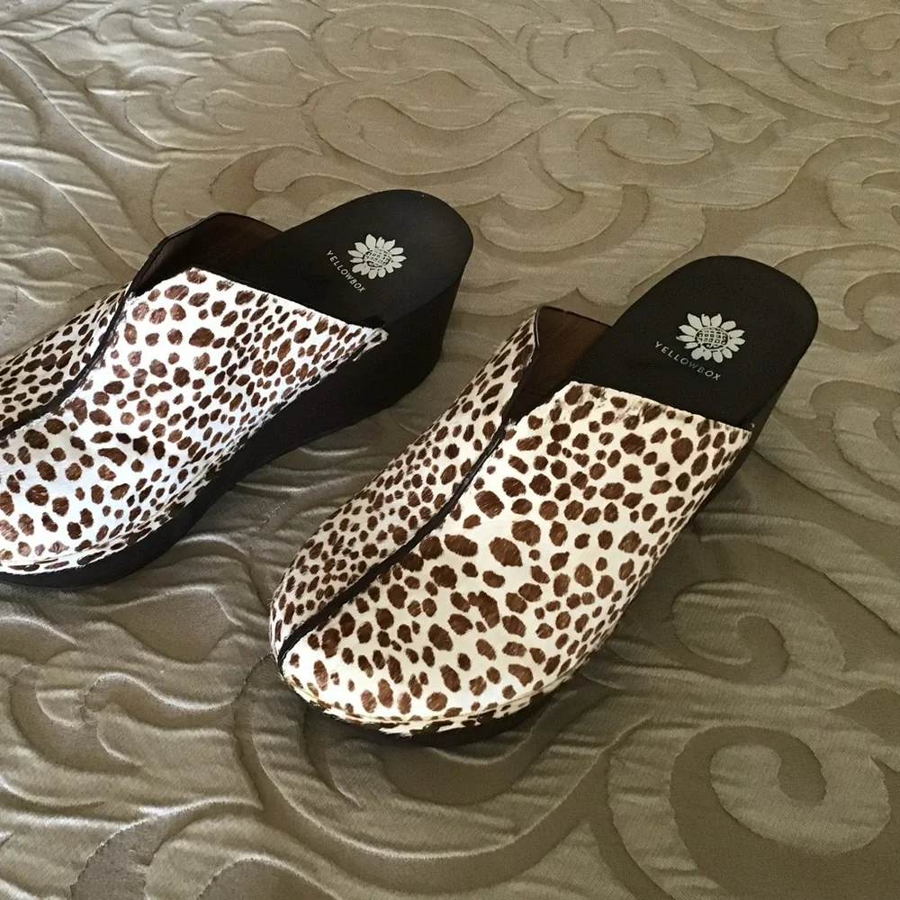 Yellow Box Leopard Print Mules - Picture 2 of 10